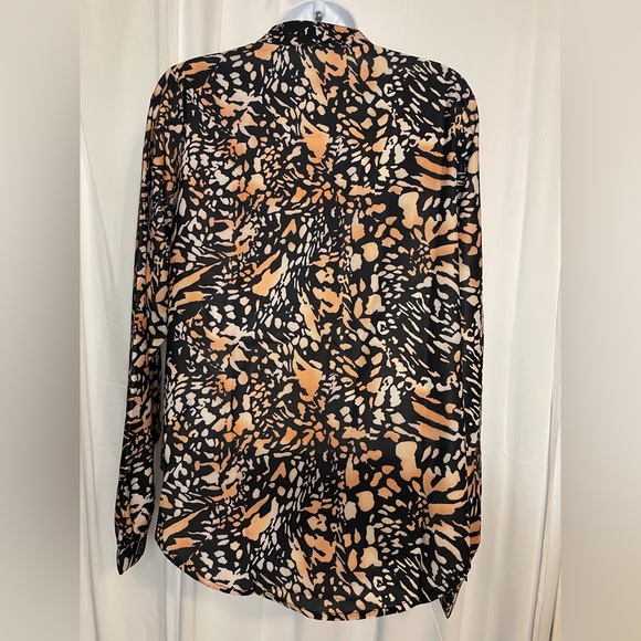 *SALE* NWOT Women’s size M v-neck blouse - Picture 5 of 12